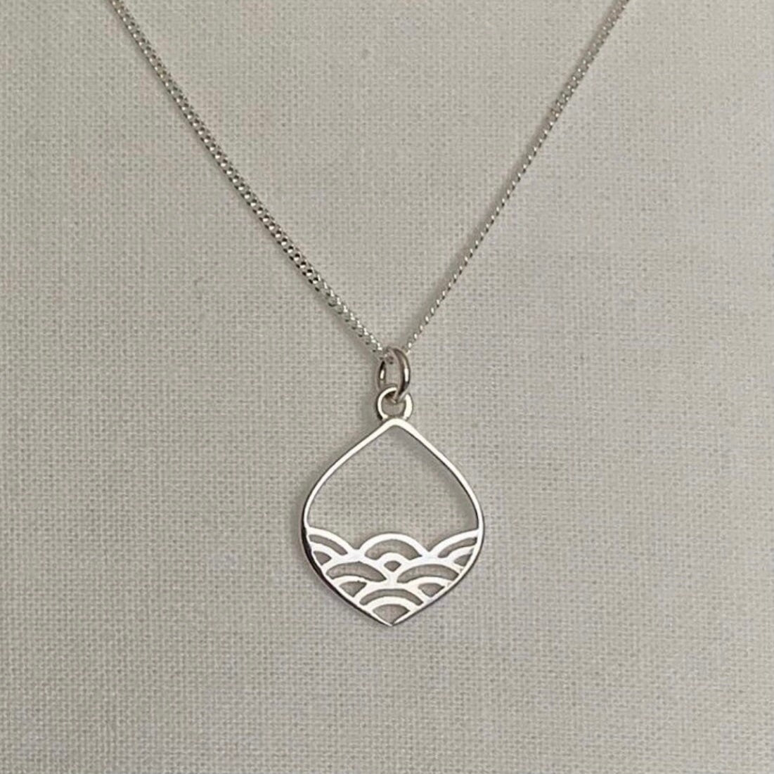 Waves Necklace